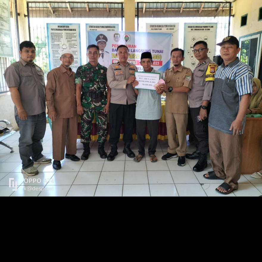 Salurkan BLT DD bulan ke 4 dan 5, Pemdes PAWI Tekankan Pemenuhan Sembako Pada KPM BLT DD 
